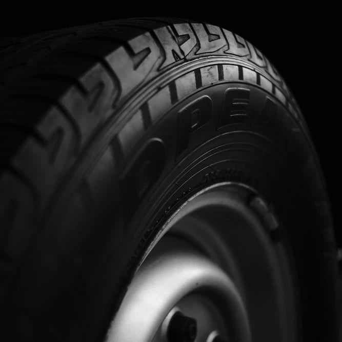 Car Care Extreme Tire Black Glossy Shine Tire Conditioner With 1 Free Microfiber Towel + 1 Free Sponge